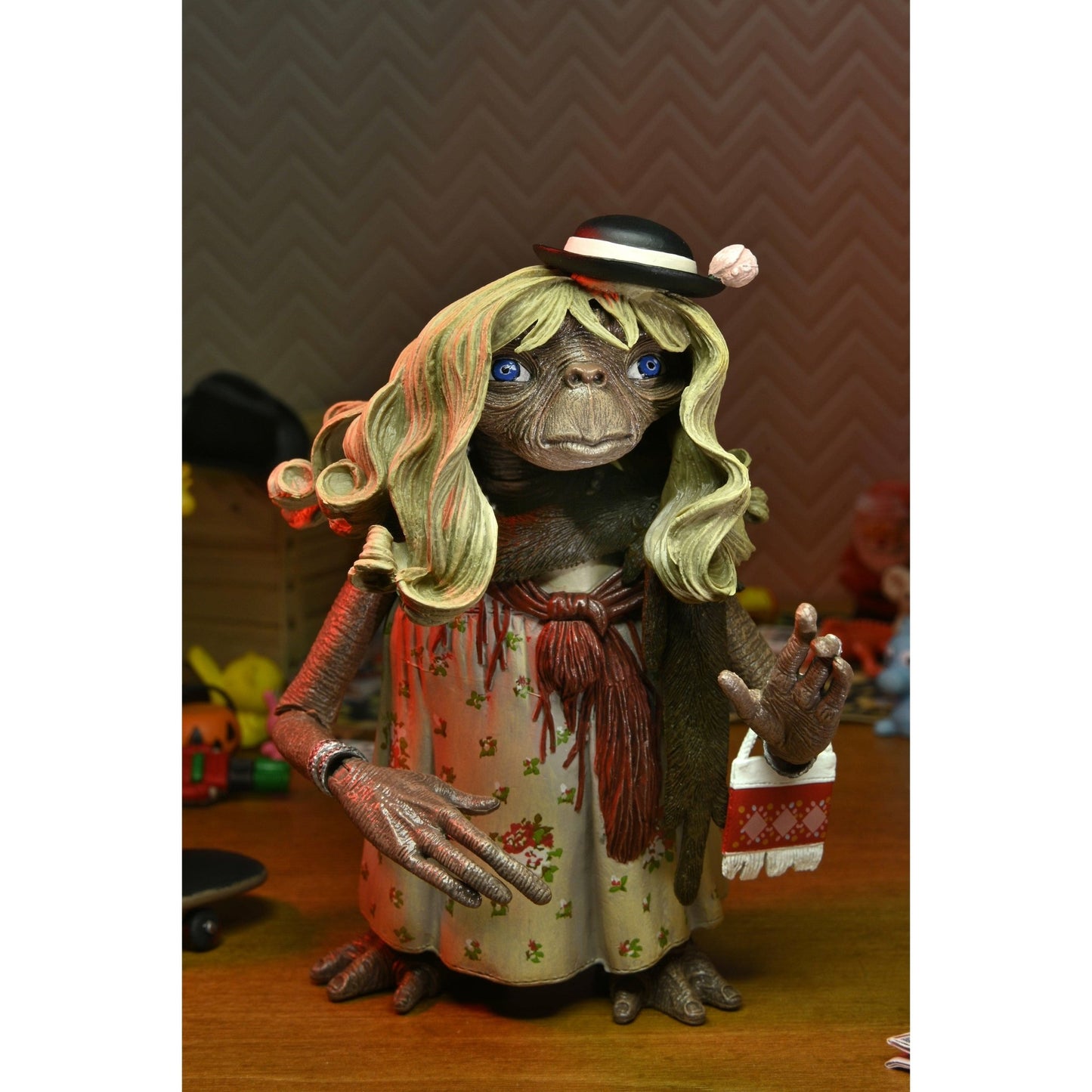 NECA E.T. The Extra Terrestrial Ultimate 7 Inch Action Figure Dress Up 40th Anniversary - Redshift7toys.com